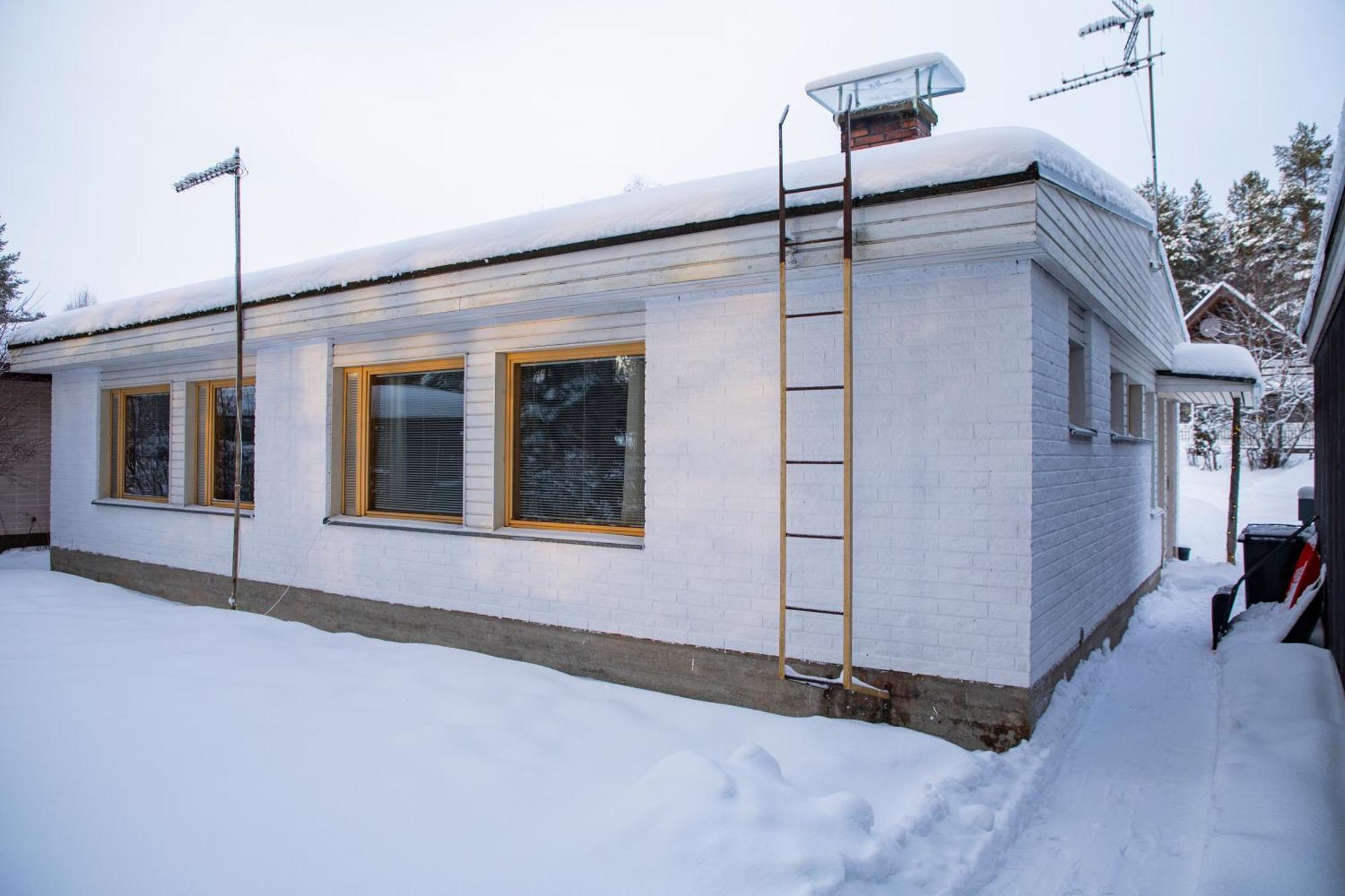 Arctic Aurora With Sauna