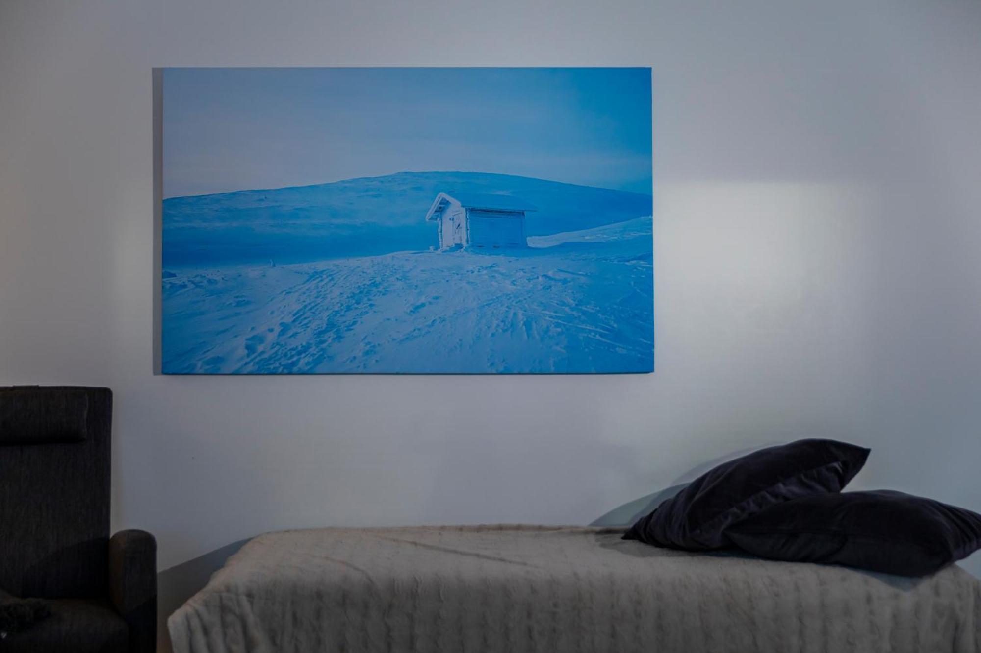 Arctic Aurora With Sauna