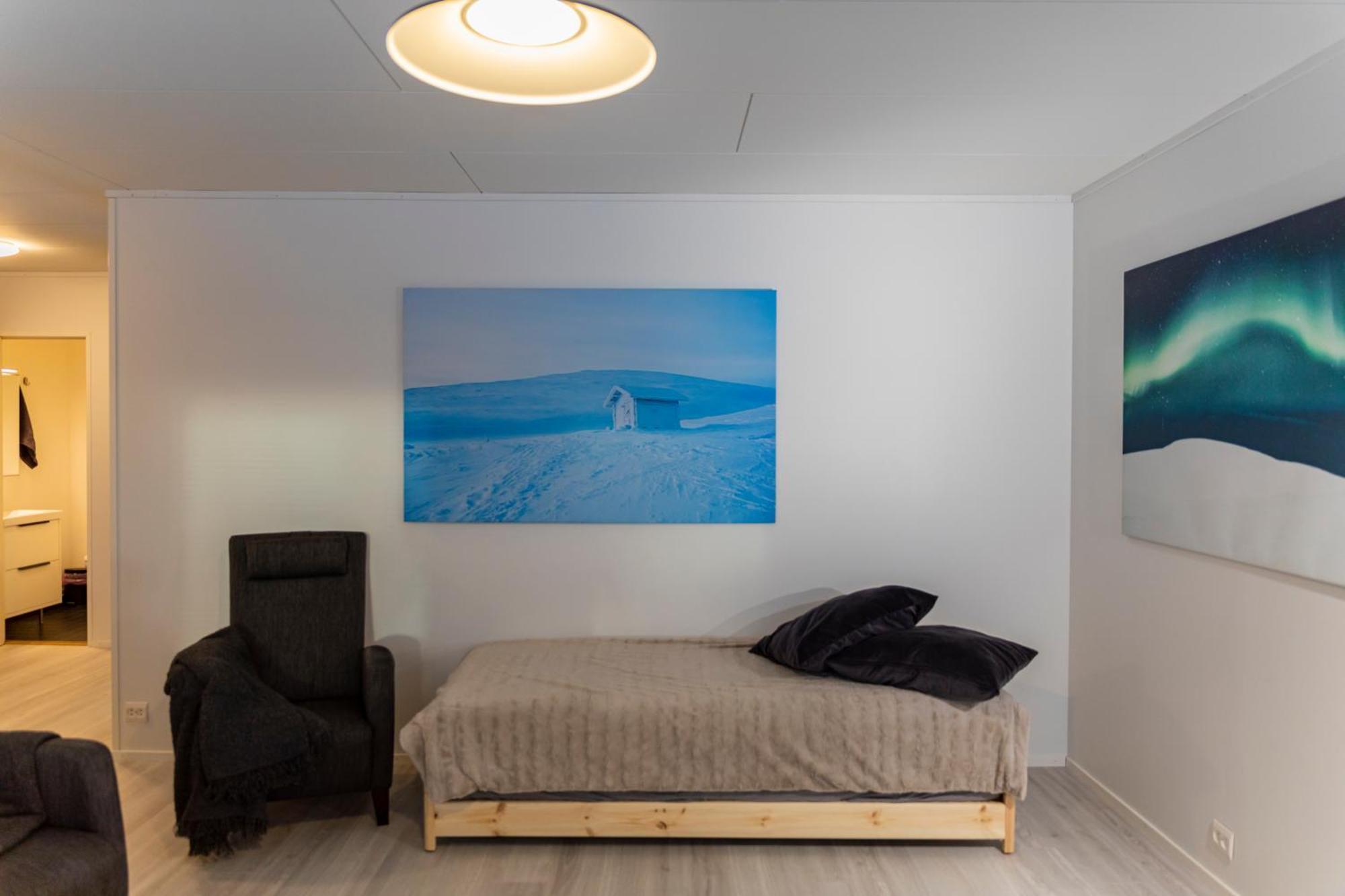 Arctic Aurora With Sauna